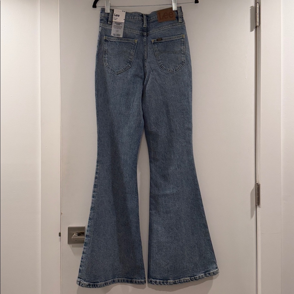 BNWT Lee Women's Denim High Rise Seamed Flare Jeans, Sz 26 M - Picture 5 of 10